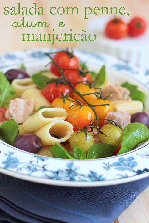 Salada com macarrão e atum