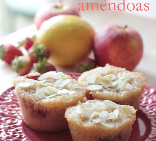 Muffins de Maçãs, Morangos e Amêndoas